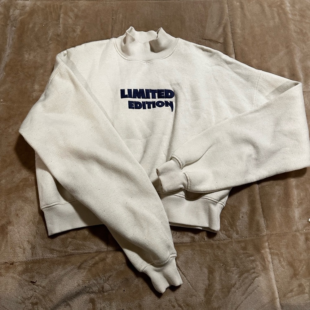Cropped crew neck sweatshirt